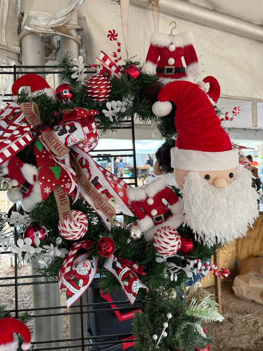 Whimsical Santa Face Christmas Wreath – Festive Red & White Holiday Door Decor