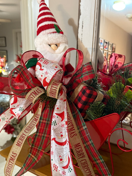 Santa’s Little Sleigh Arrangement – Classic Christmas Centerpiece